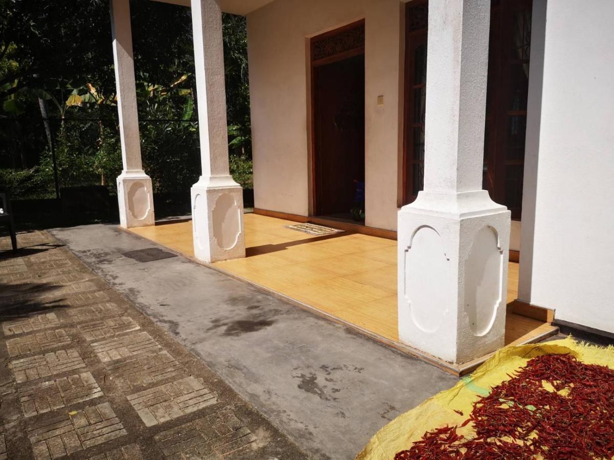 Sithu Guesthouse เบนโตตา ภายนอก รูปภาพ