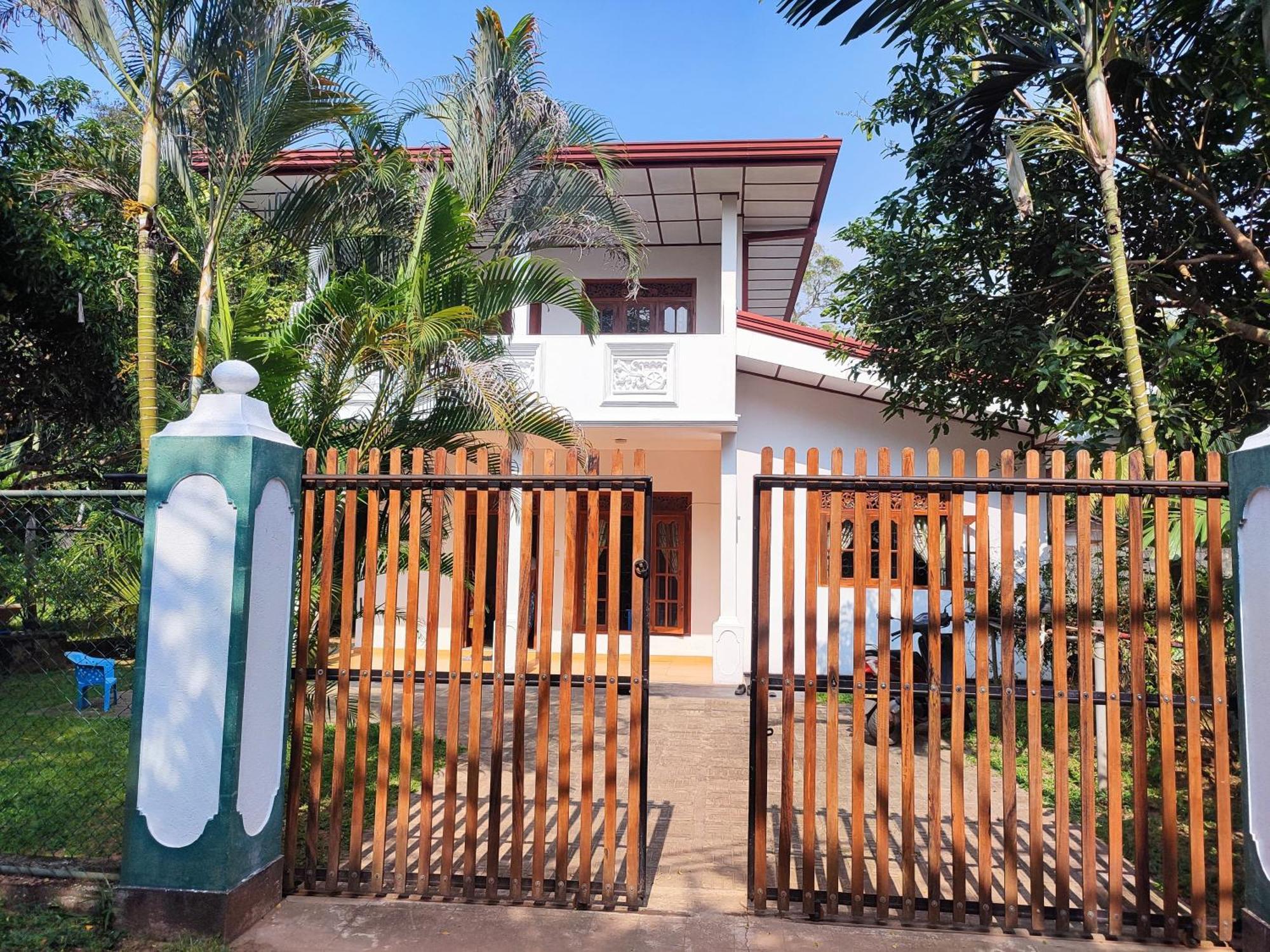 Sithu Guesthouse เบนโตตา ภายนอก รูปภาพ
